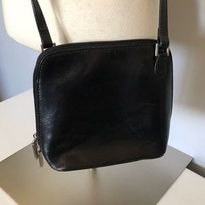 HOBO International Black Leather Zip Around Wallet Crossbody GUC